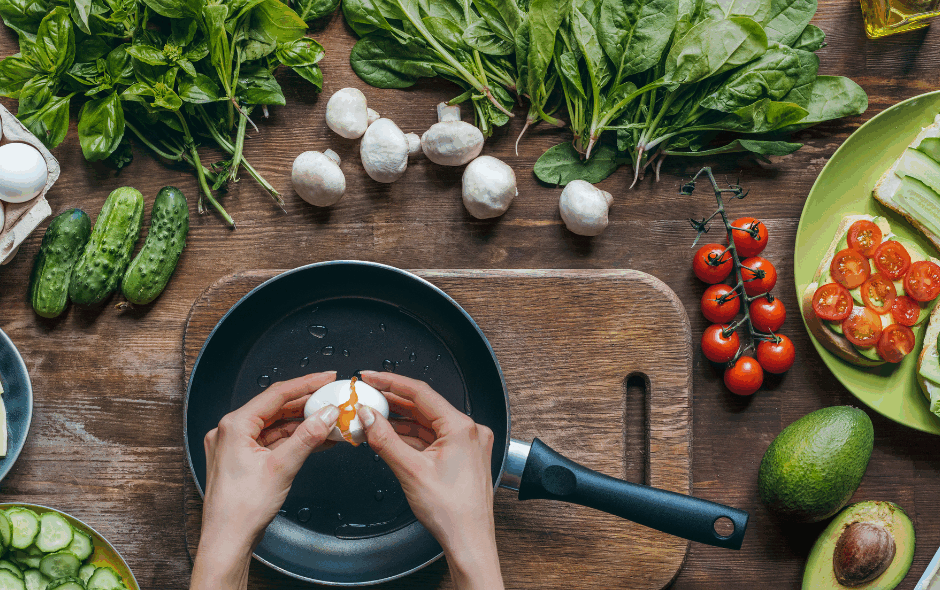 cooking food with good nutrition for the elderly